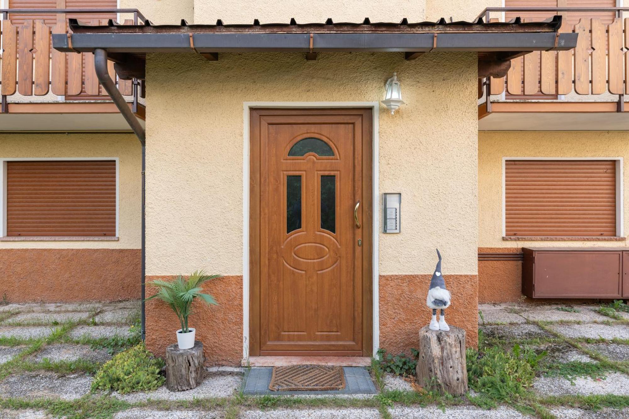 Asiago Centro Mansarda Con Balcone E Giardino Apartment Exterior photo